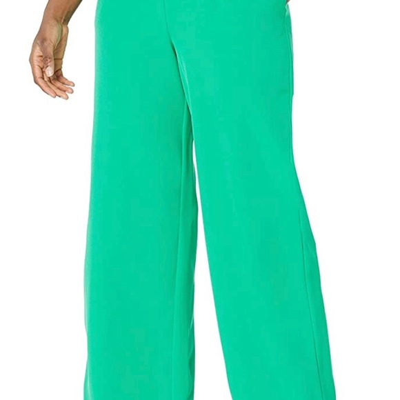 💚 Vince Camuto Double Lined Jumpsuit in Stunning Green Color 💚 - Picture 3 of 7